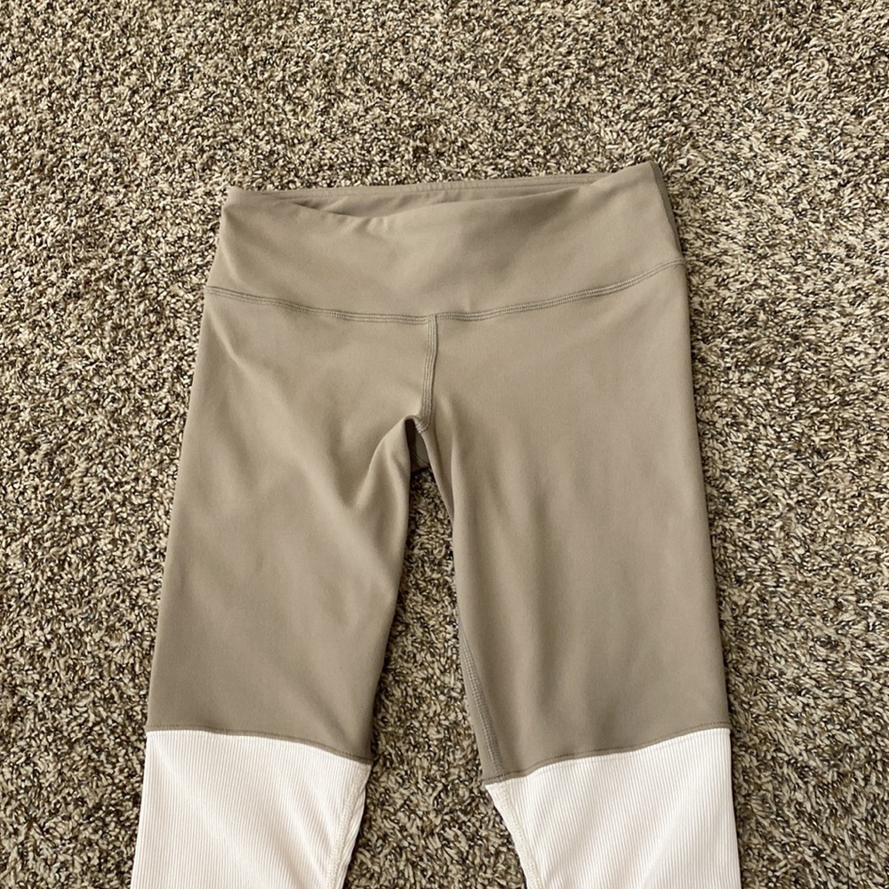 NEW Alo Yoga Two-Tone Leggings - Picture 6 of 9